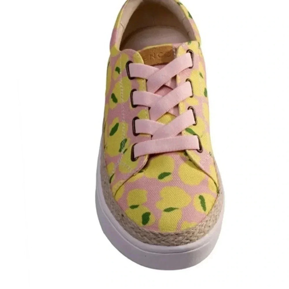 Malibu Lace Bokeh slip on sneakers size 8 1/2b - Picture 2 of 9